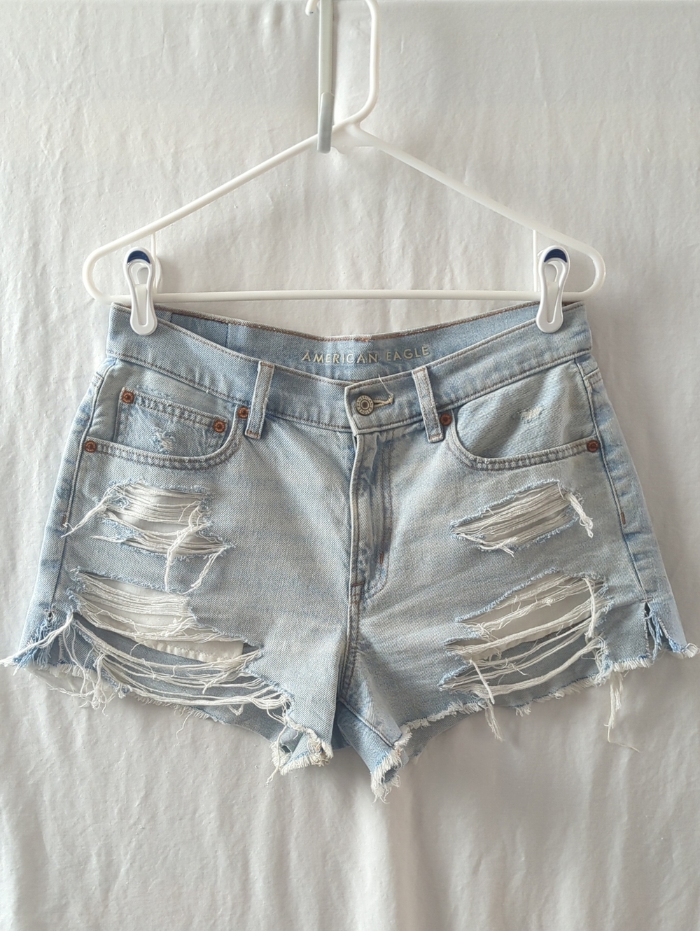 American Eagle Distressed Denim Shorts Light Wash Cutoff Festival Jorts Size 6